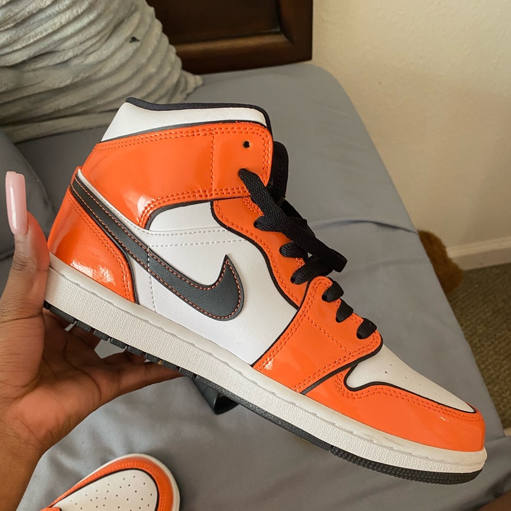 Air Jordan 1 Mid